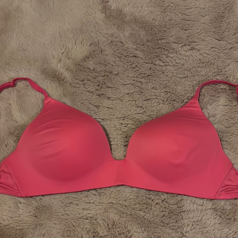 Victorias Secret Pink Wireless Pushup Bra (brand new)